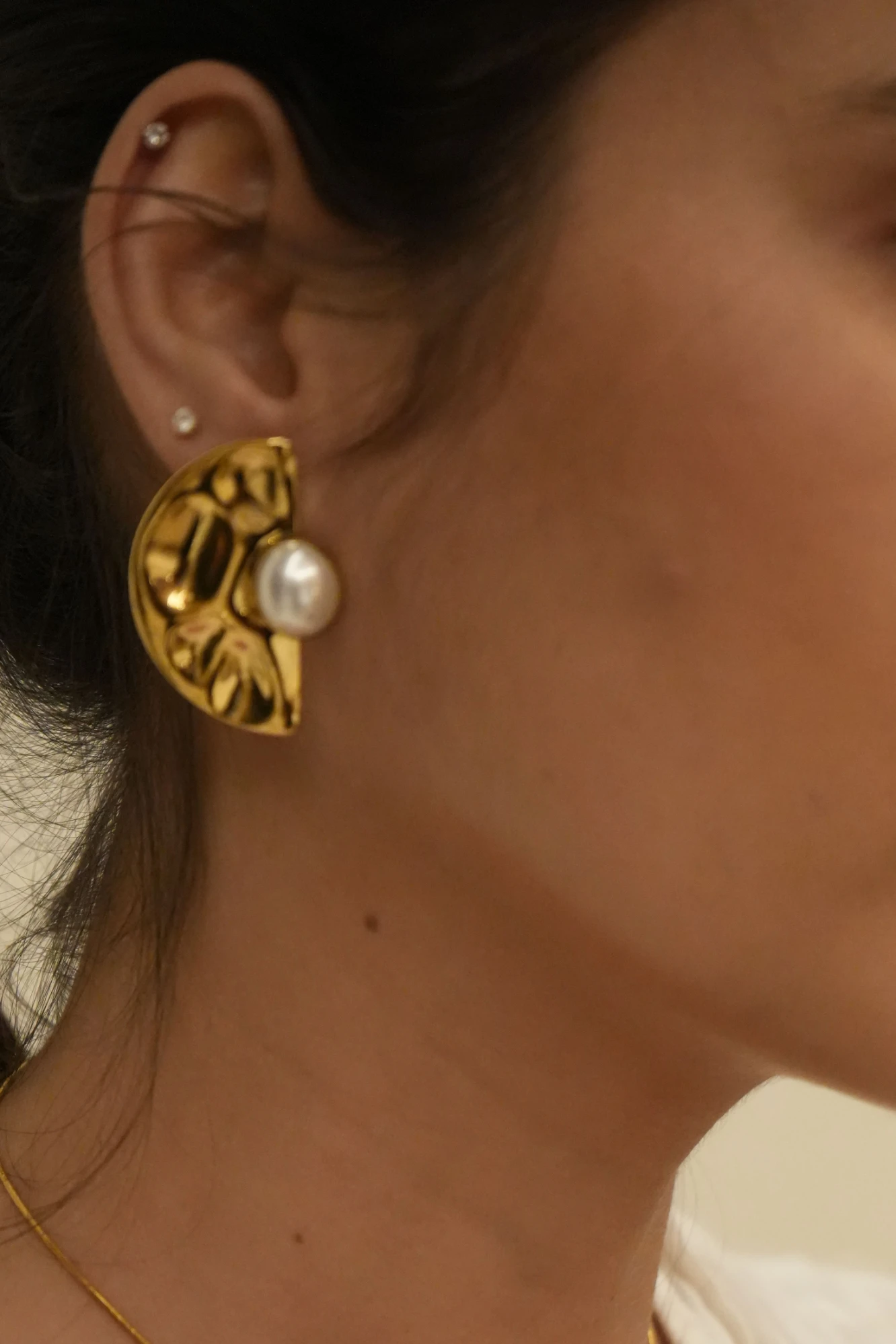 Glimmer Bar Studs