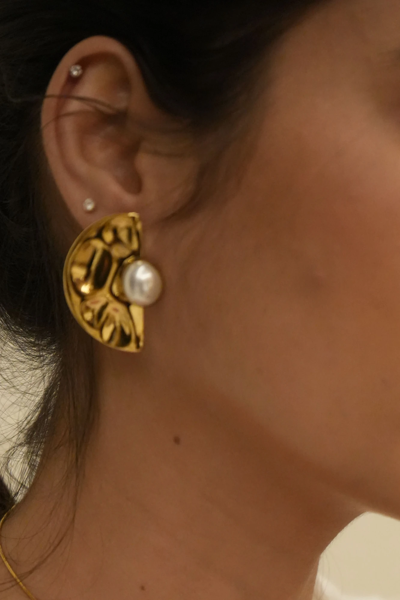 Glimmer Bar Studs