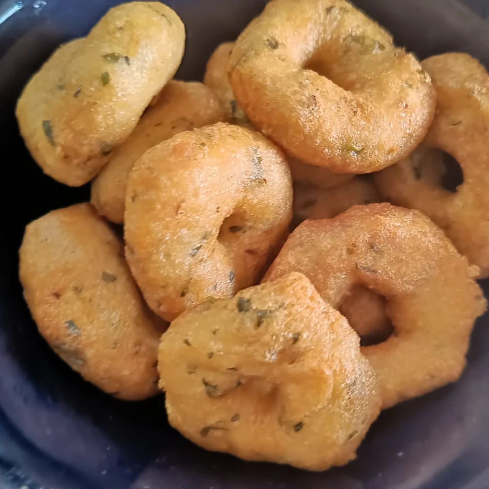Sat morn - Protein combo - Whey water idli batter + vada batter + coconut chutney