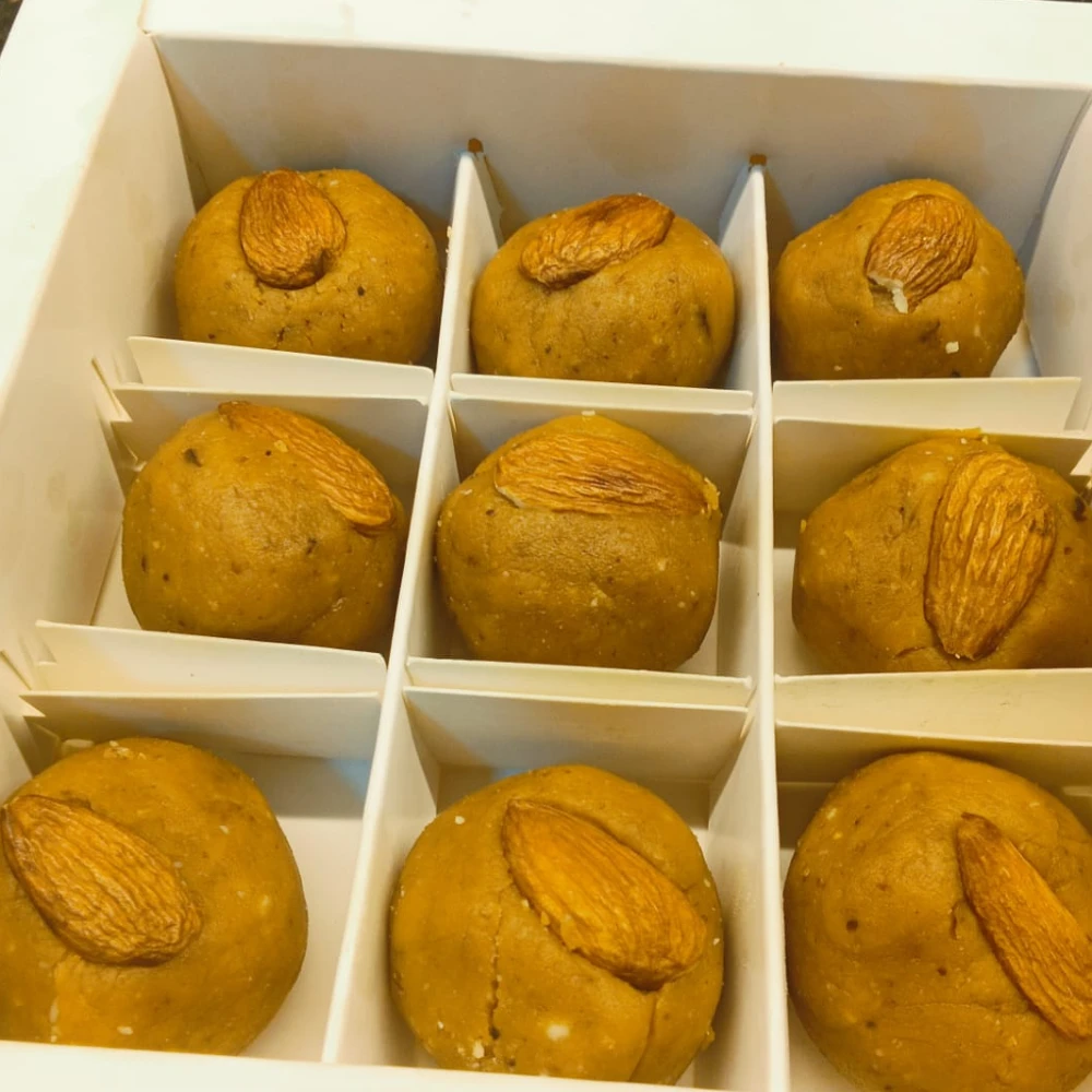 Diwali Sweets - Besan laddoo