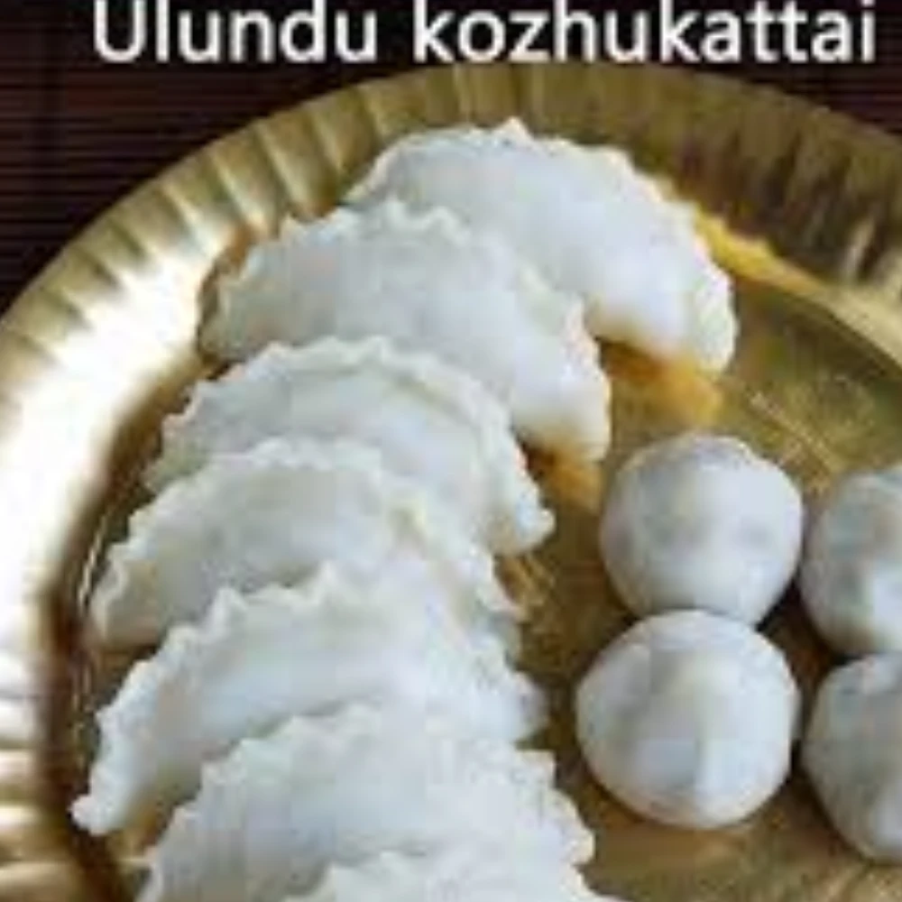 Thurs Eve - Ulundu kozhukattai (3 pcs) and chutney