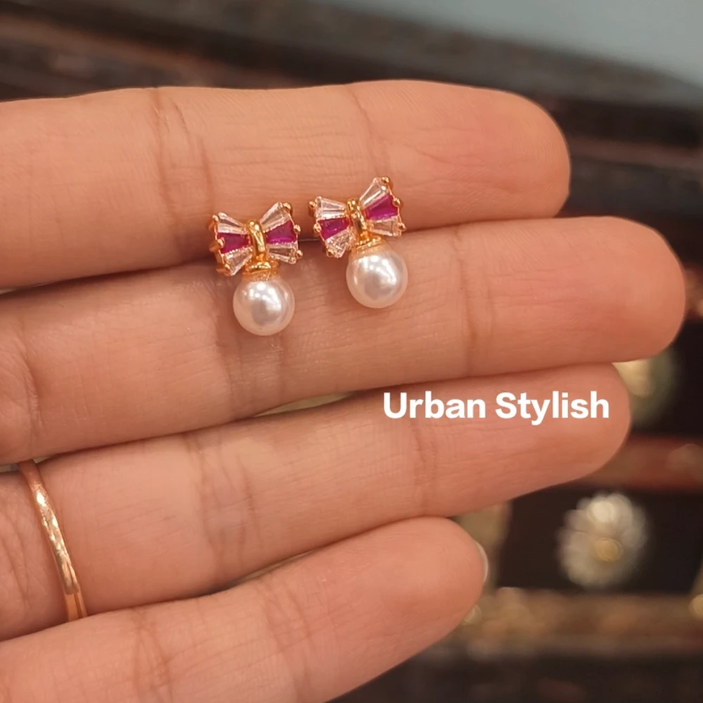 NOOR AD BOW STUDS