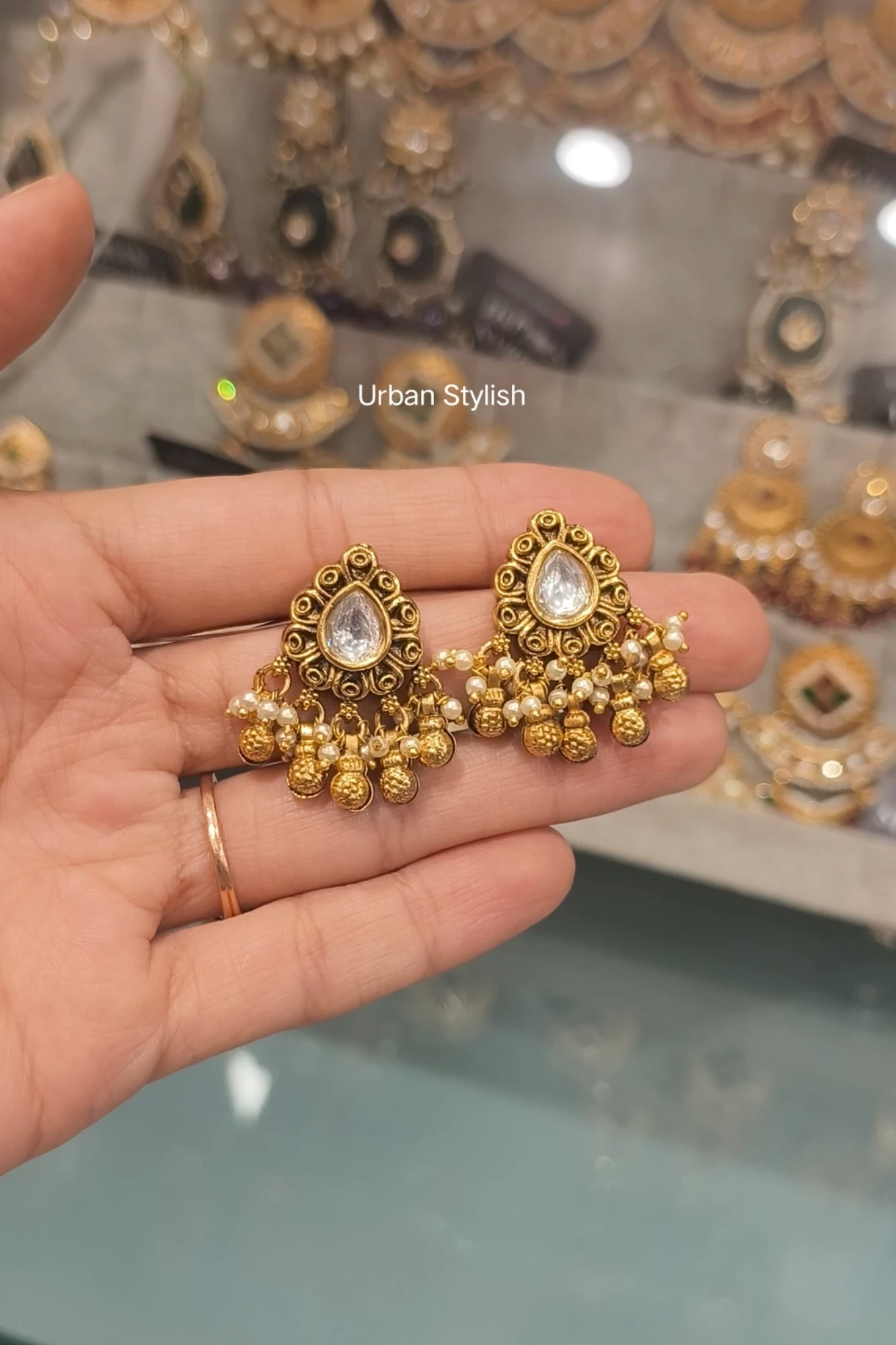 ASTER ANTIQUE GOLD LOOK EARRINGS (10A)