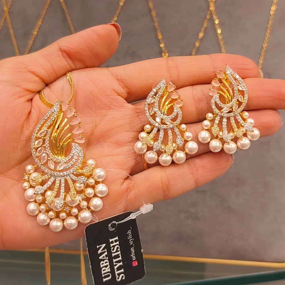 ZINAT GOLDEN AD PENDANT WITH EARRINGS