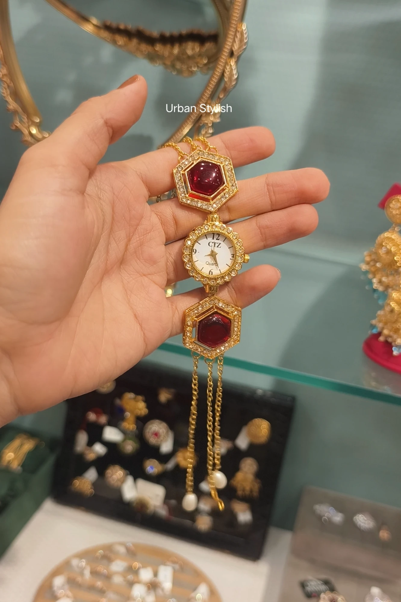 AFREEN KASHMIRI WATCH