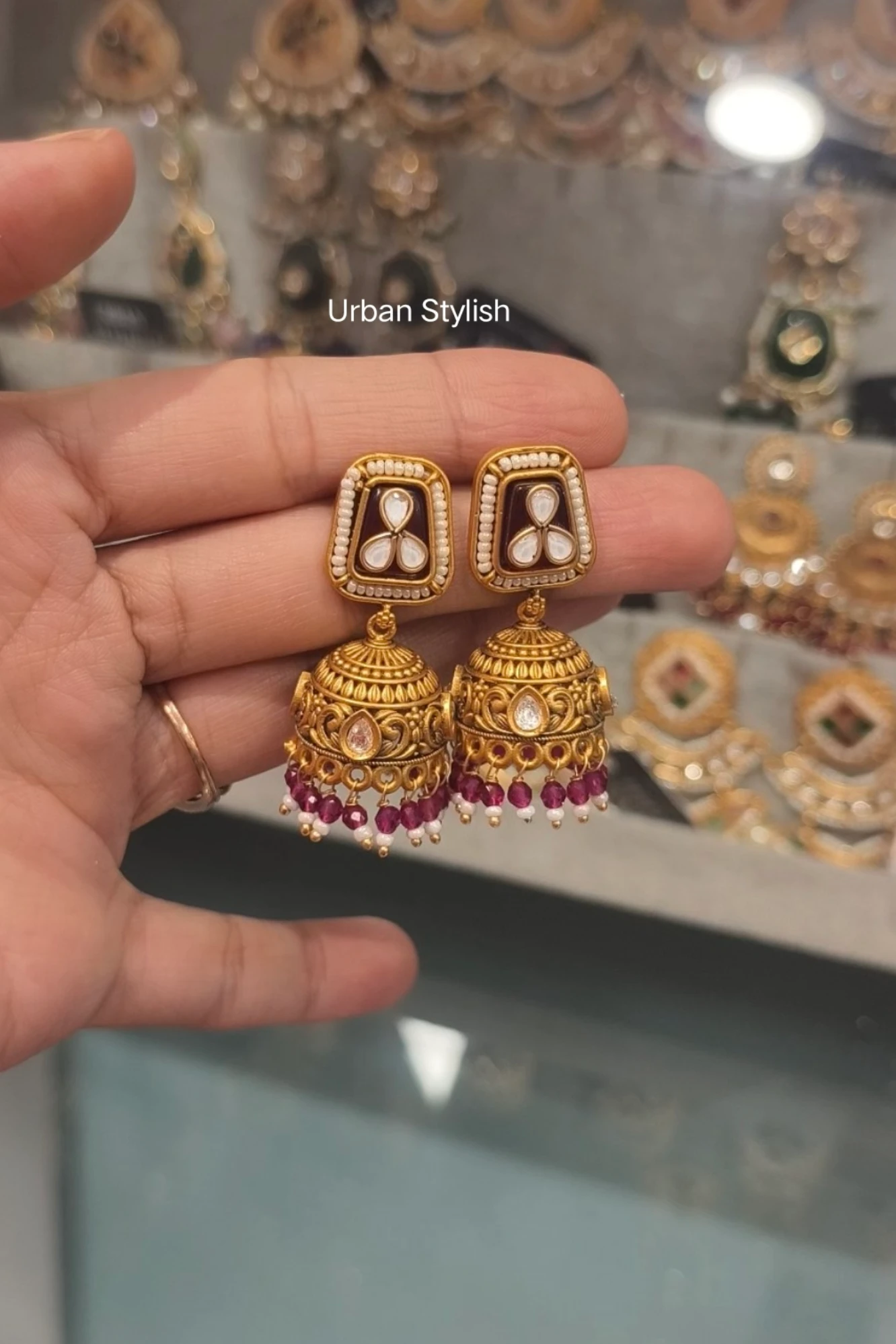 ALLIA ANTIQUE GOLD LOOK JHUMKI (9A)