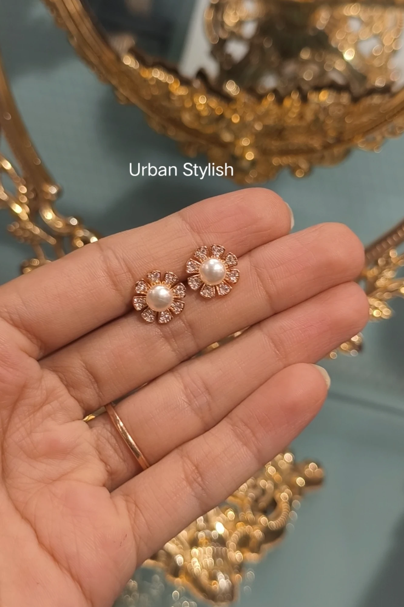 PEARL FLOWER STUDS (A6)