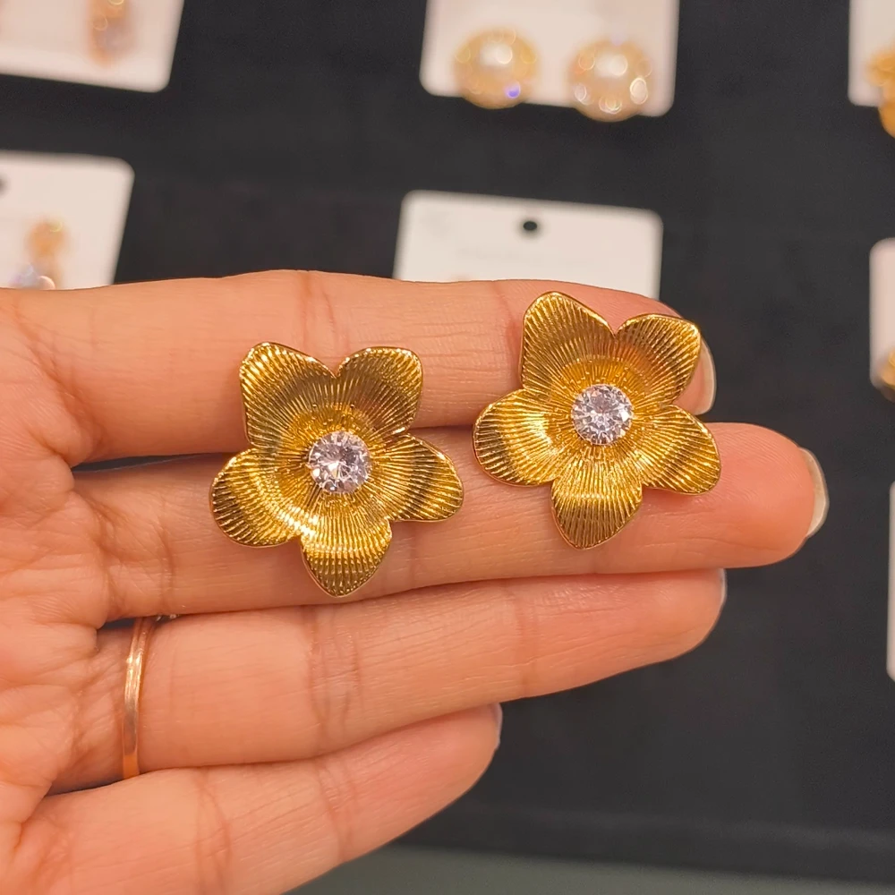 STAINLESS STEEL HAPPY FLOWER EARRINGS