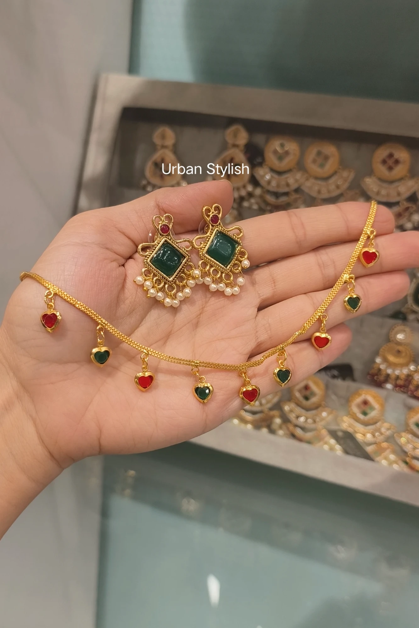 RIDA DEWDROP NECKLACE WITH EARRINGS