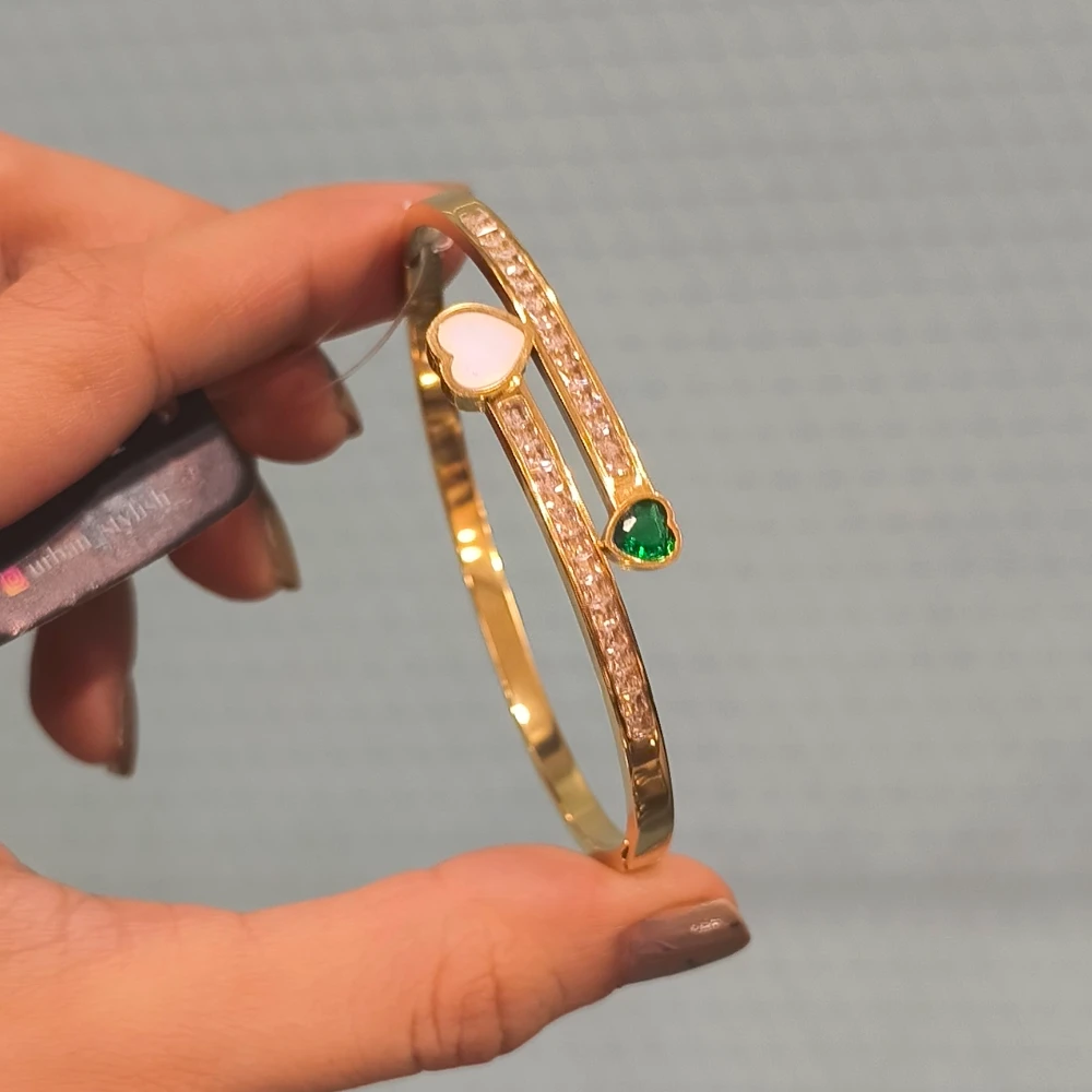 GREEN HEART BRACELET
