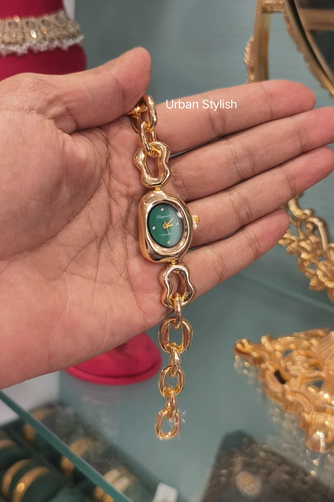 CHAIN TYPE GOLDEN GREEN FANCY WATCH (A16)