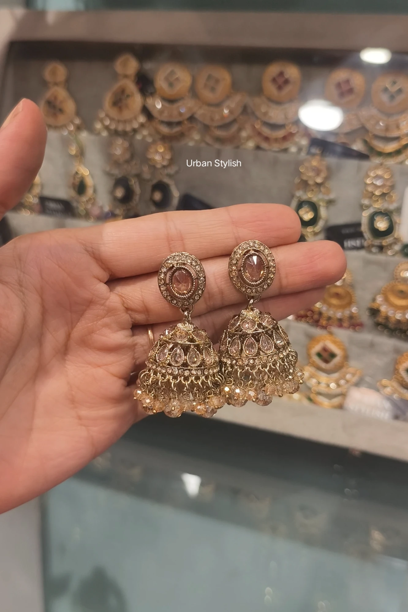 AMEERA REVERSE POLKI JHUKI