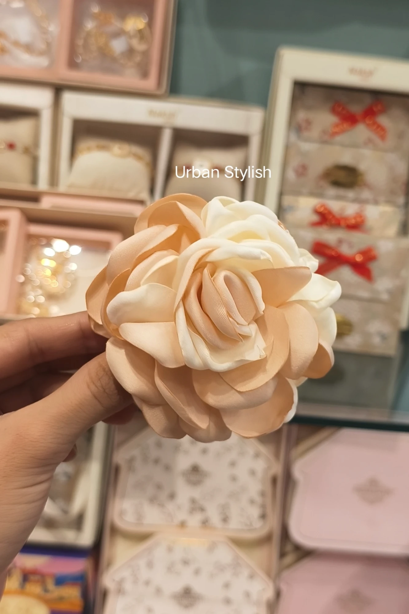 ROSE THREE LIGHT COLOUR HAIR BOW (A18)