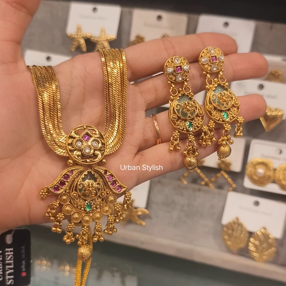 SUNEHRI VIRASAT RAJWADA NECKLACE WITH EARRINGS