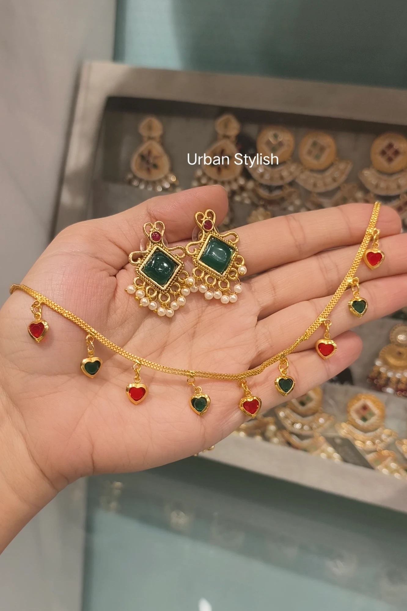 RIDA DEWDROP NECKLACE WITH EARRINGS
