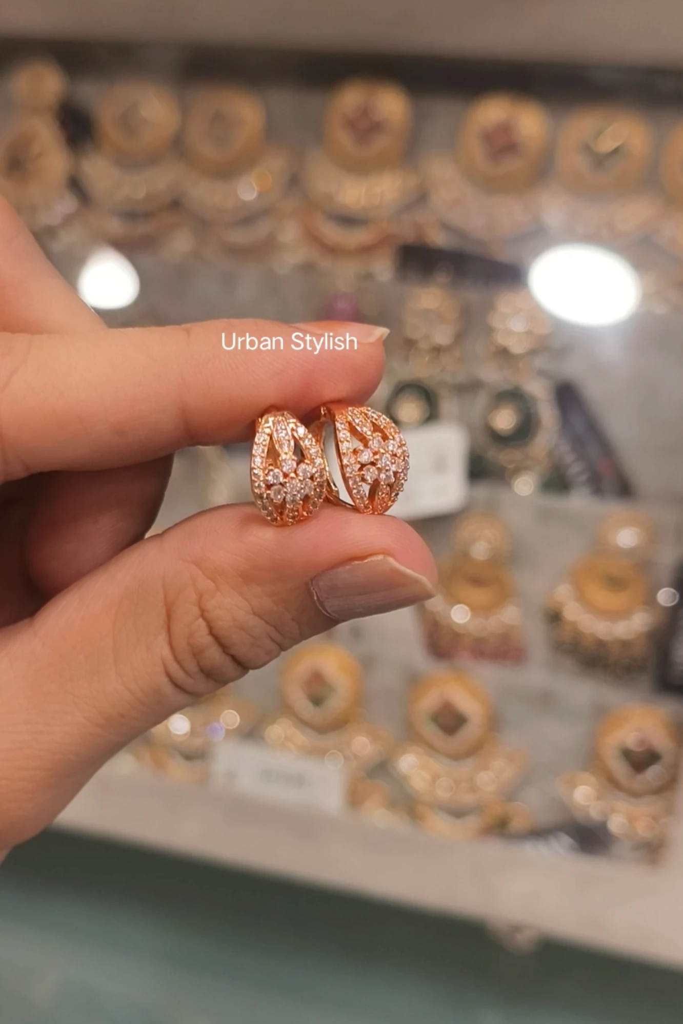 INAYA DAILY WEAR HOOP EARRINGS