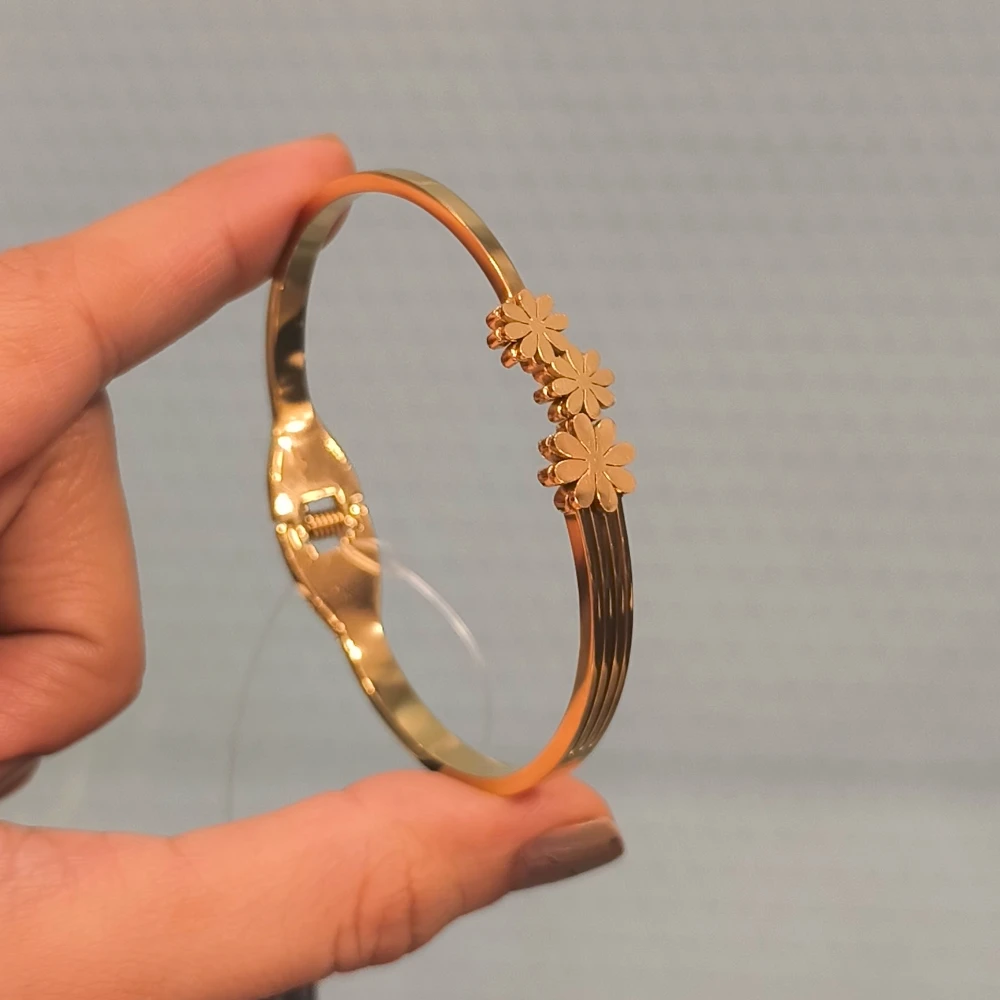 GOLDEN FLOWER BRACELET