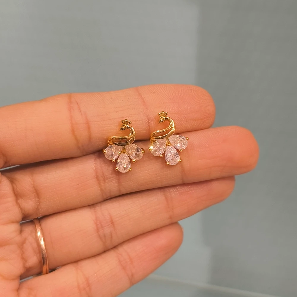 AMEERA WHITE STUD
