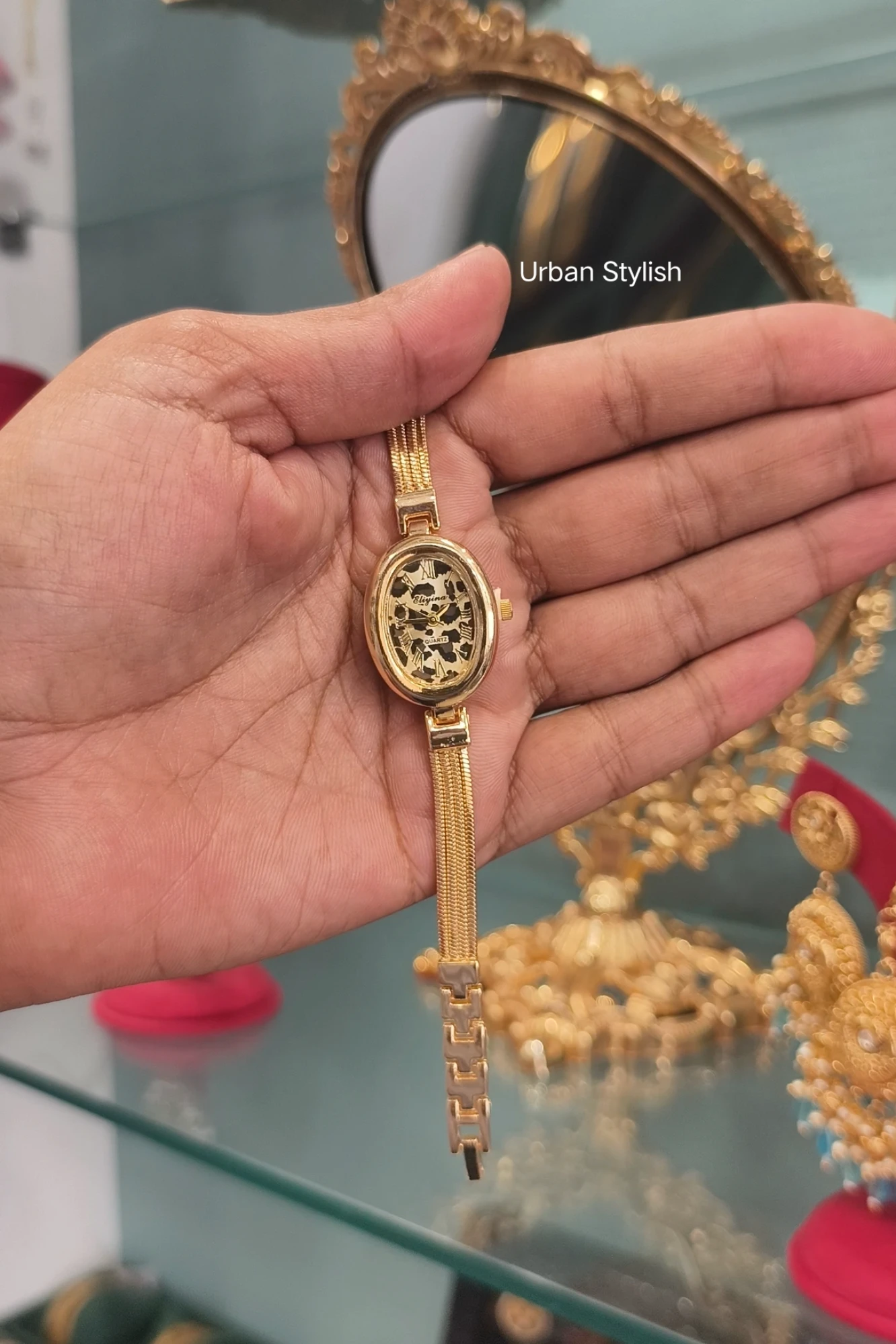 ZOYA GOLDEN FANCY WATCH (A16)