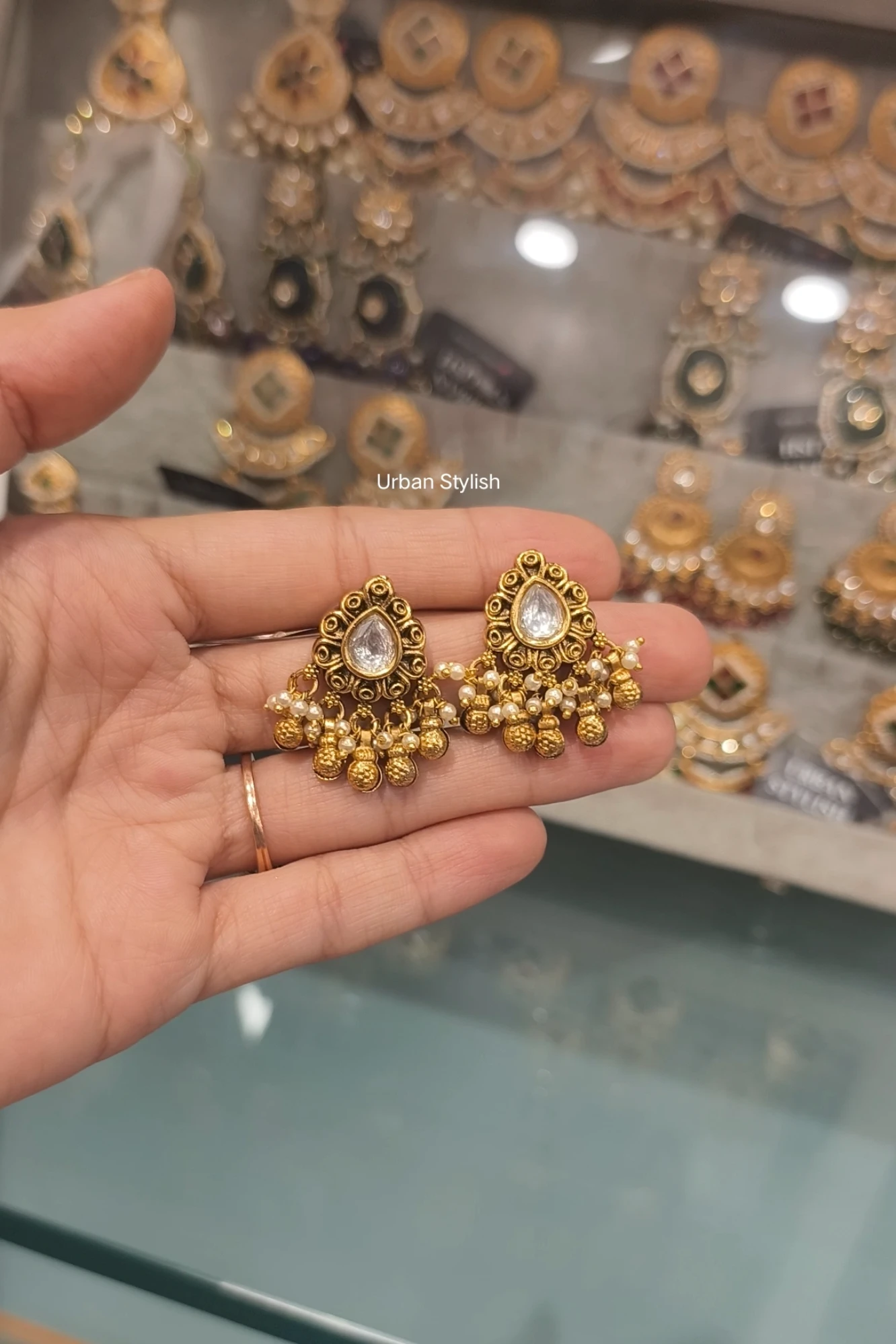 ASTER ANTIQUE GOLD LOOK EARRINGS (10A)