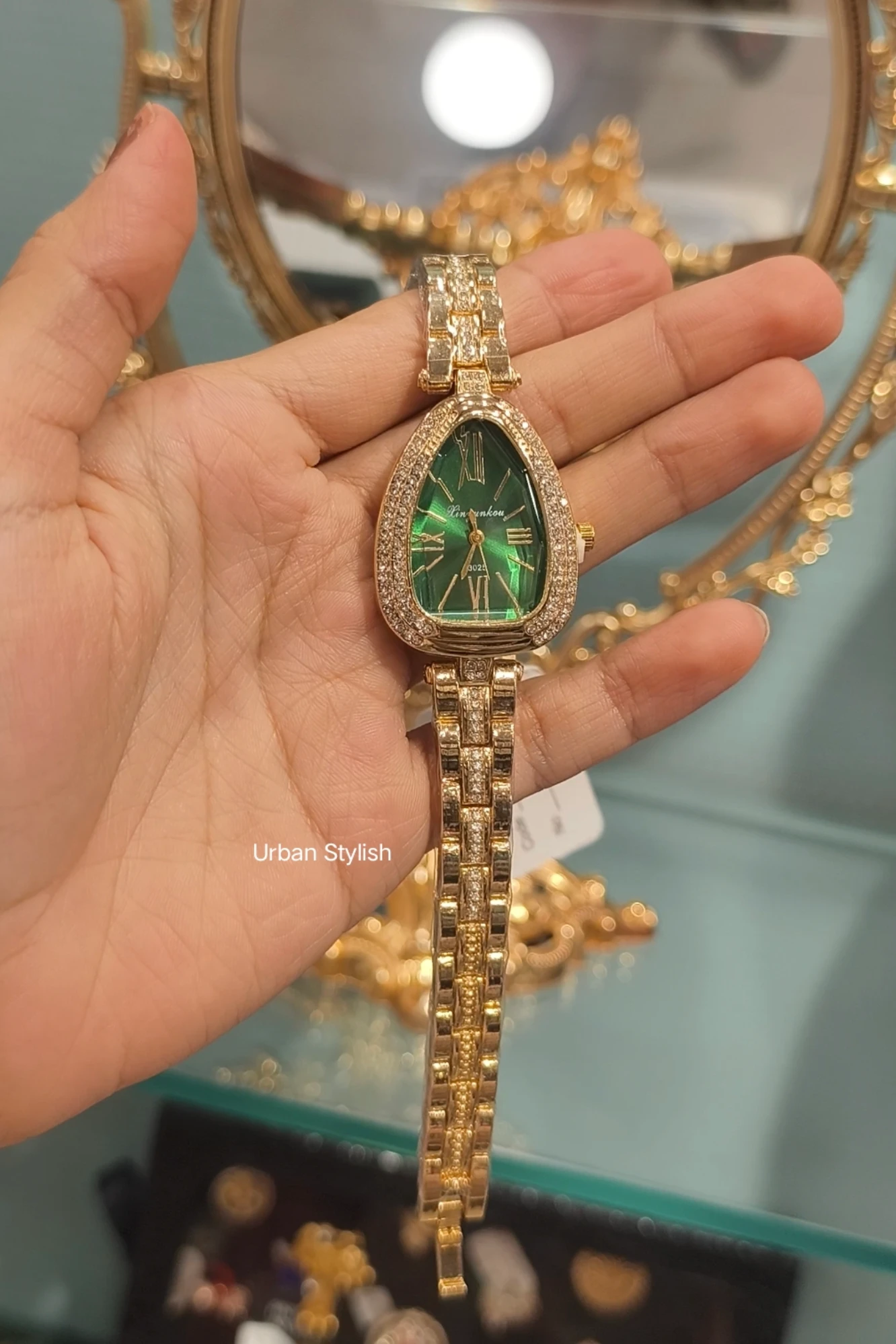GREEN SPARK FANCY WATCH (16A)