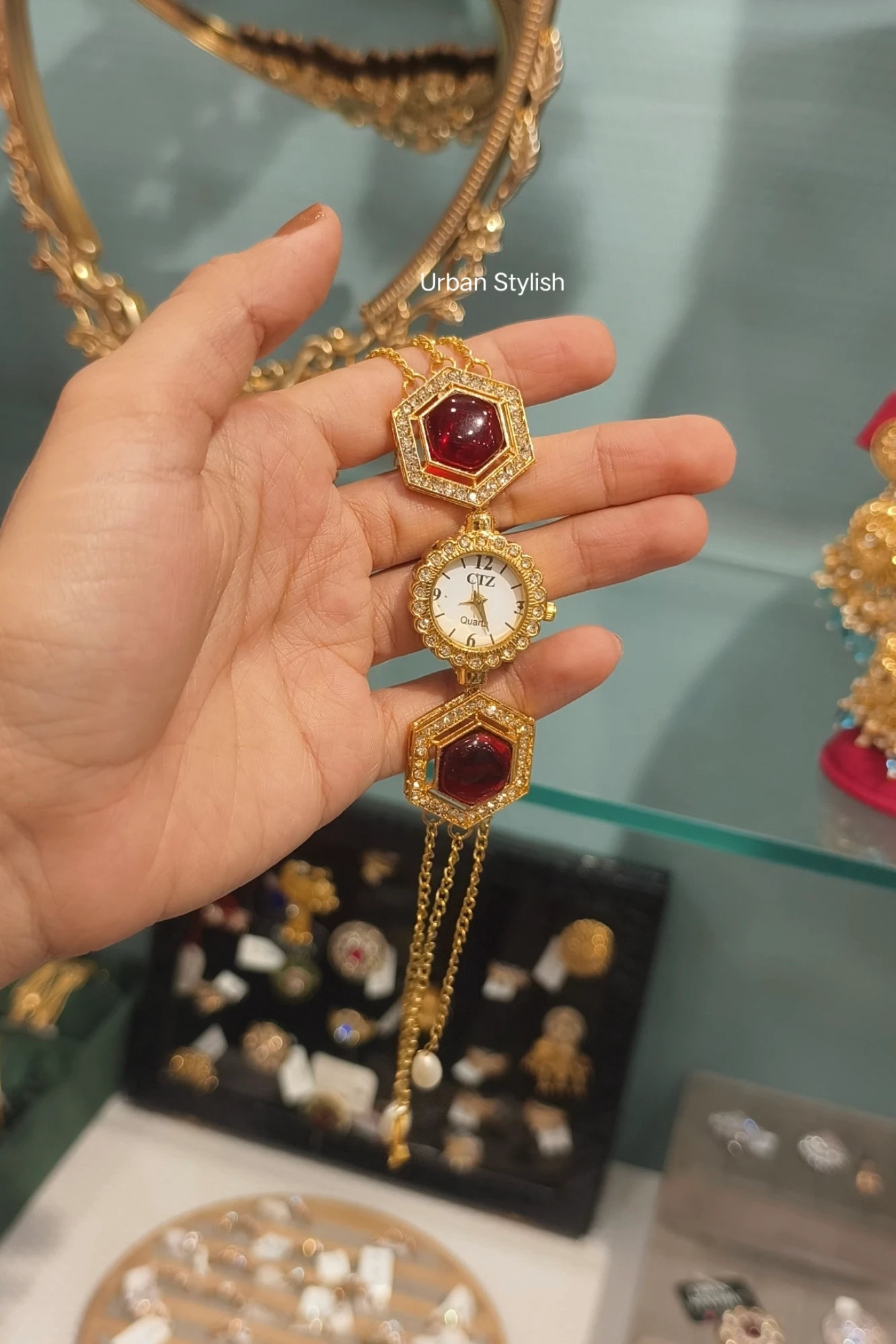 AFREEN KASHMIRI WATCH