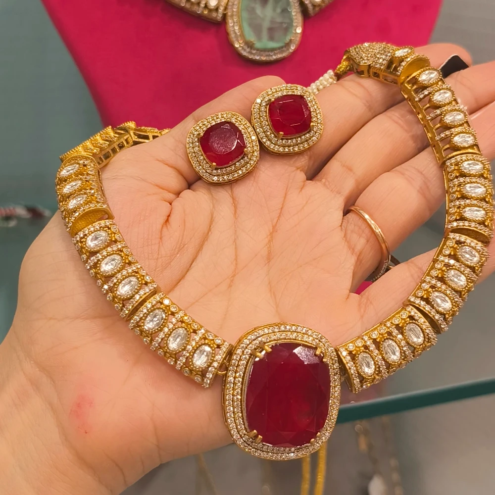 AZIZA MEHROON MOSSIONATE NECKLACE