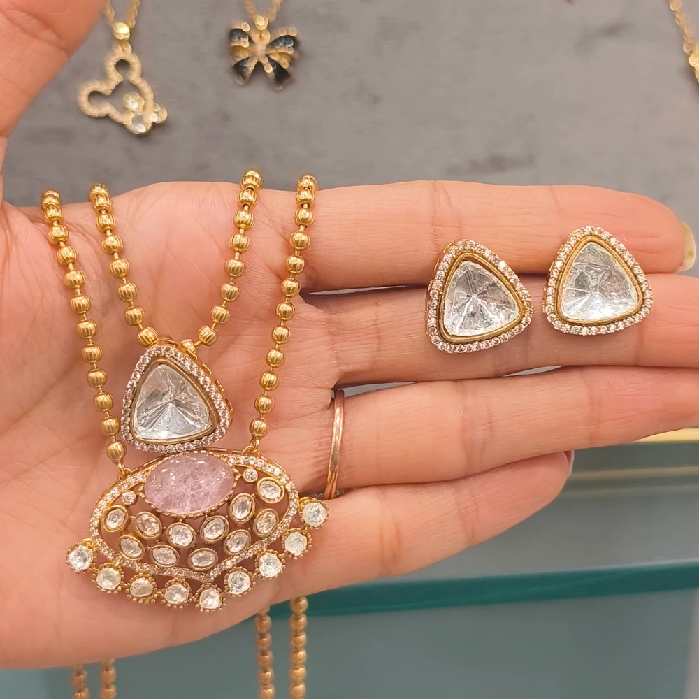 PINK MOISSANITE