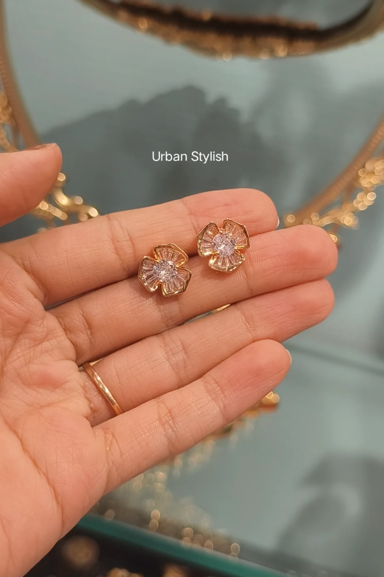 SPARKLE FLOWER STUDS (6A)