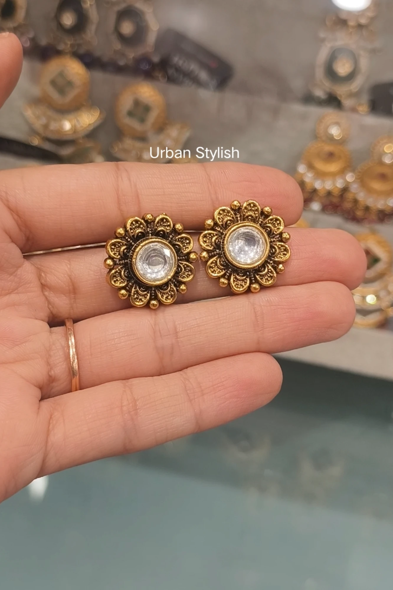 ALLAMANDA ANTIQUE GOLD LOOK EARRINGS (10A)