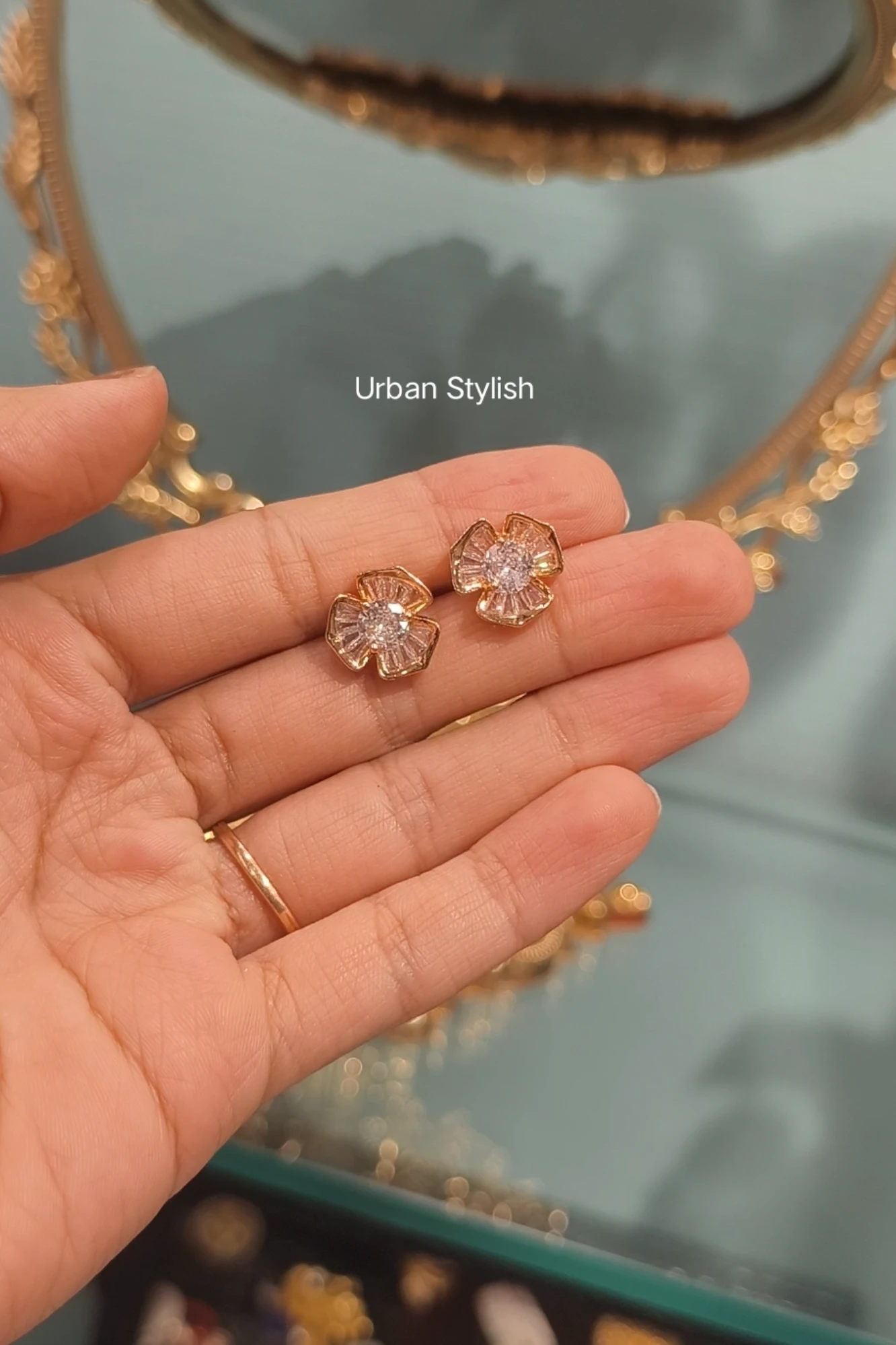 SPARKLE FLOWER STUDS (6A)