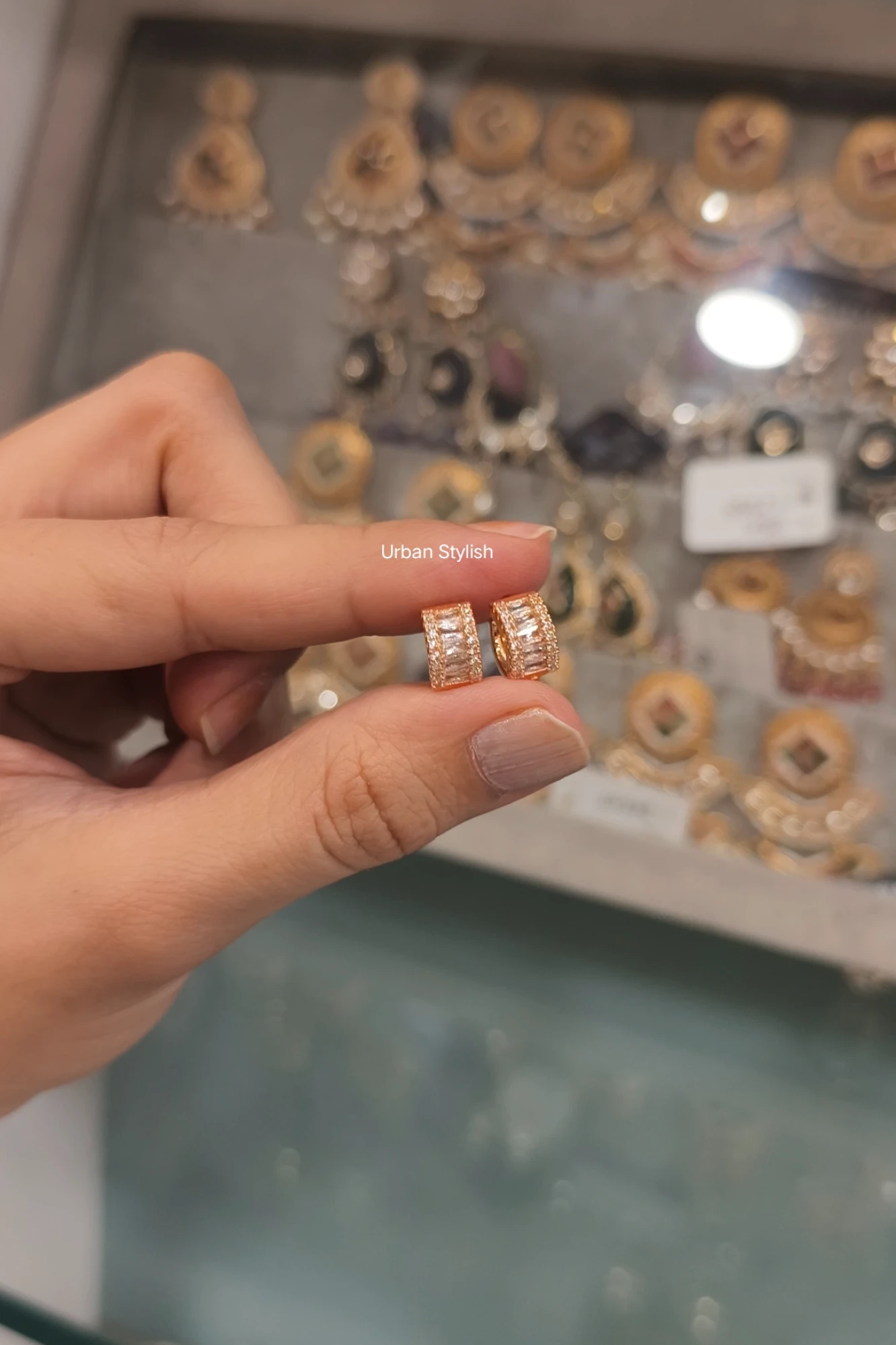 ELIZZA DAILY WEAR HOOP EARRINGS
