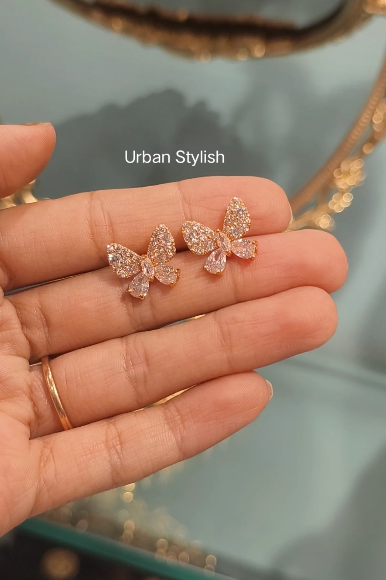 BUTTERFLY DIAMOND STUDS (6A)