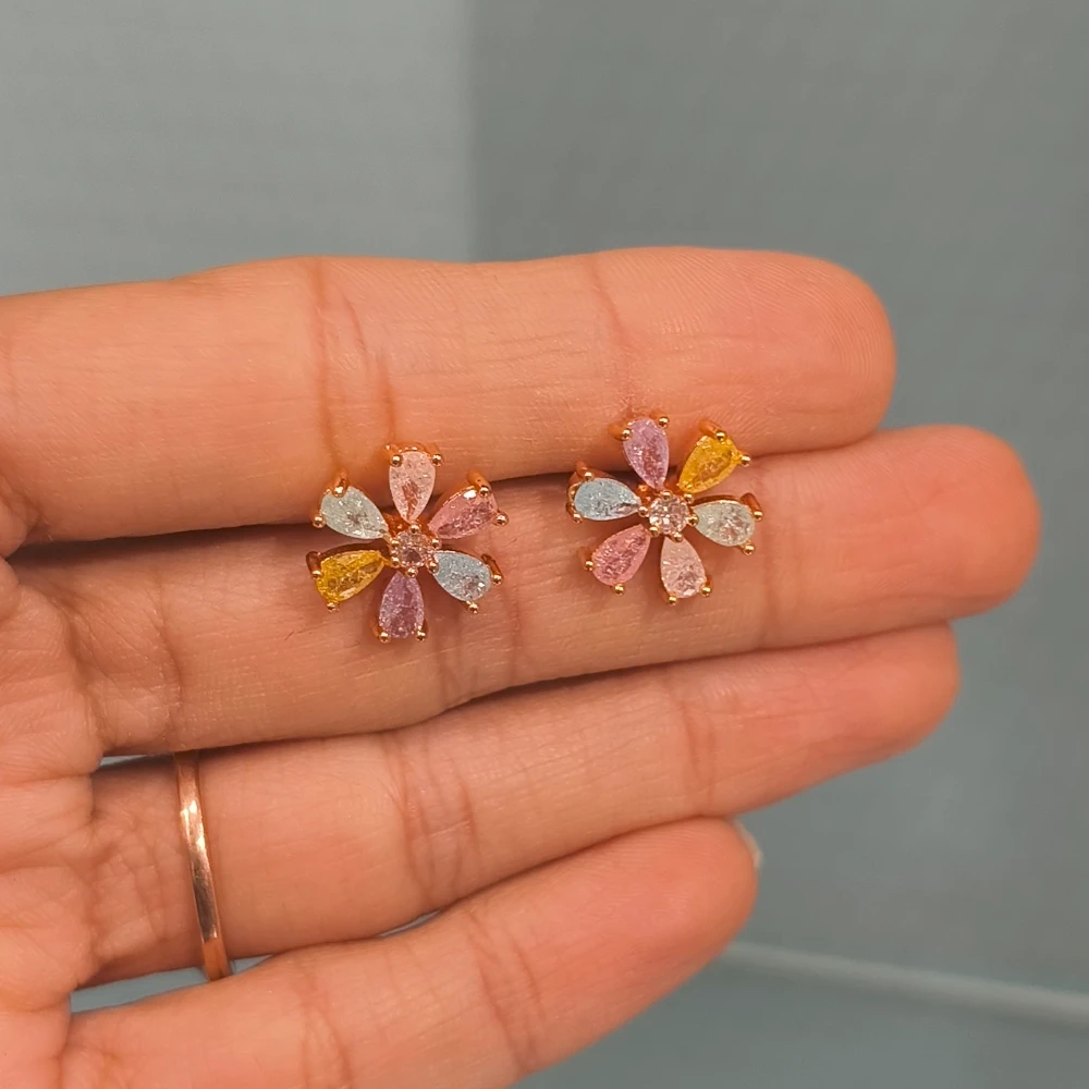 SOFIA MULTI STUDS
