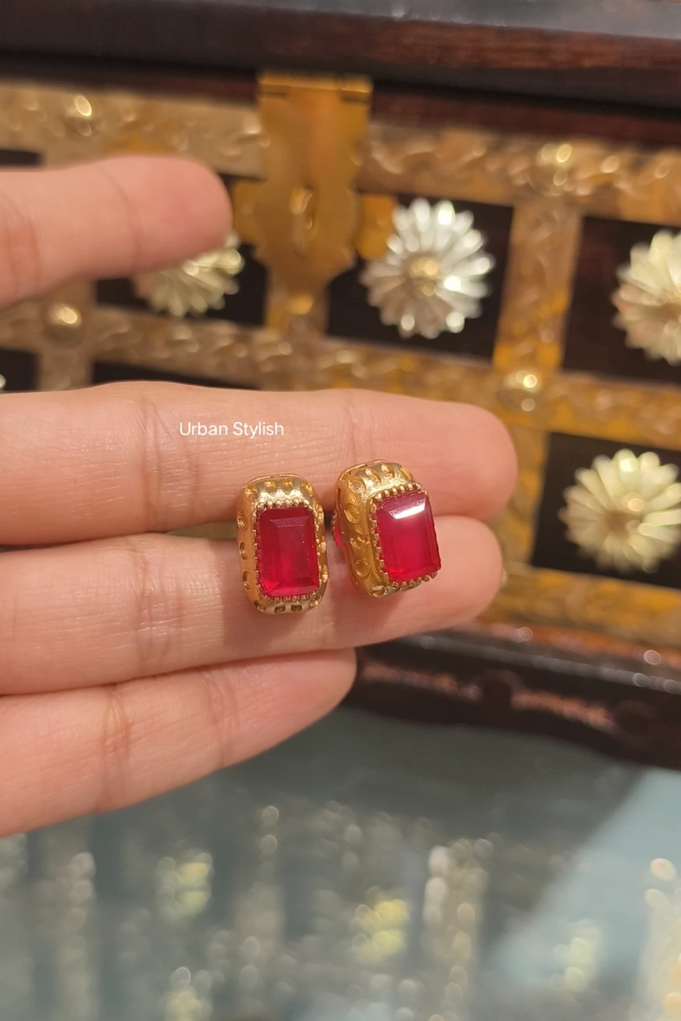 AZIZ PREMIUM GOLD LOOK STUDS