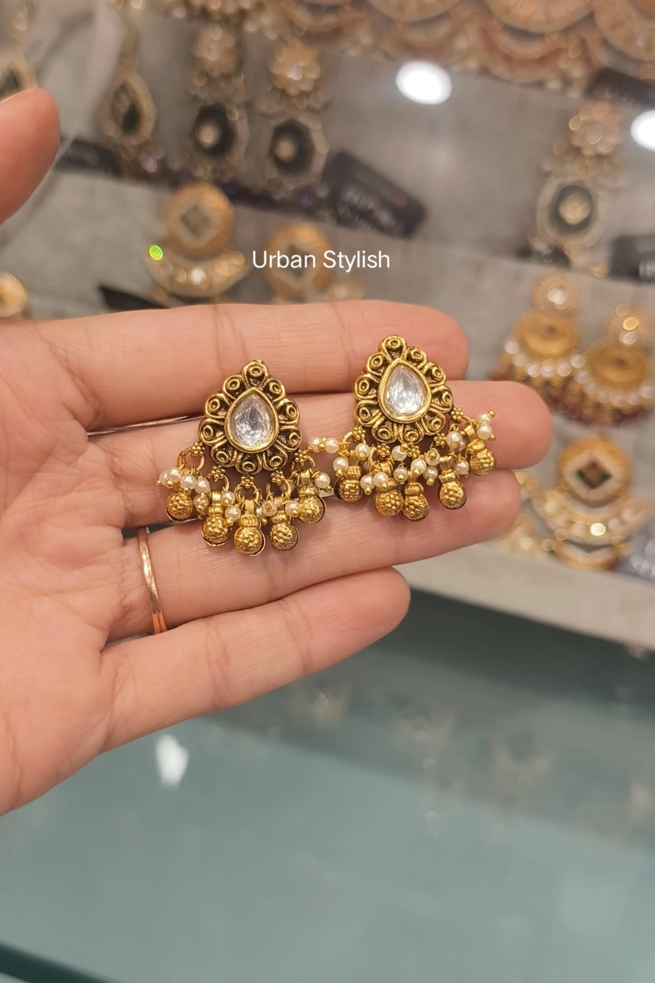 ASTER ANTIQUE GOLD LOOK EARRINGS (10A)