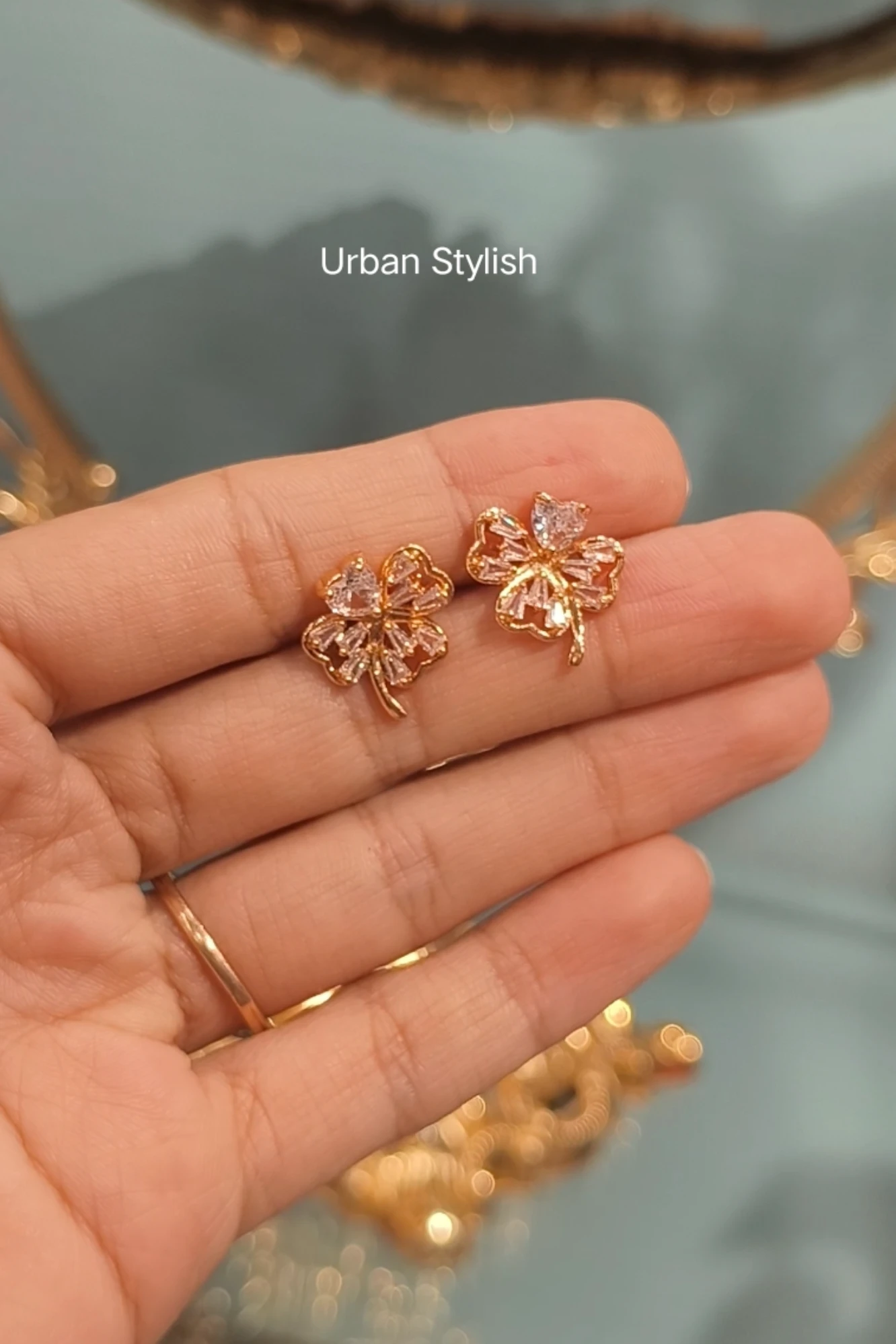 ROSE BLOOM GOLDEN STUDS (6A)