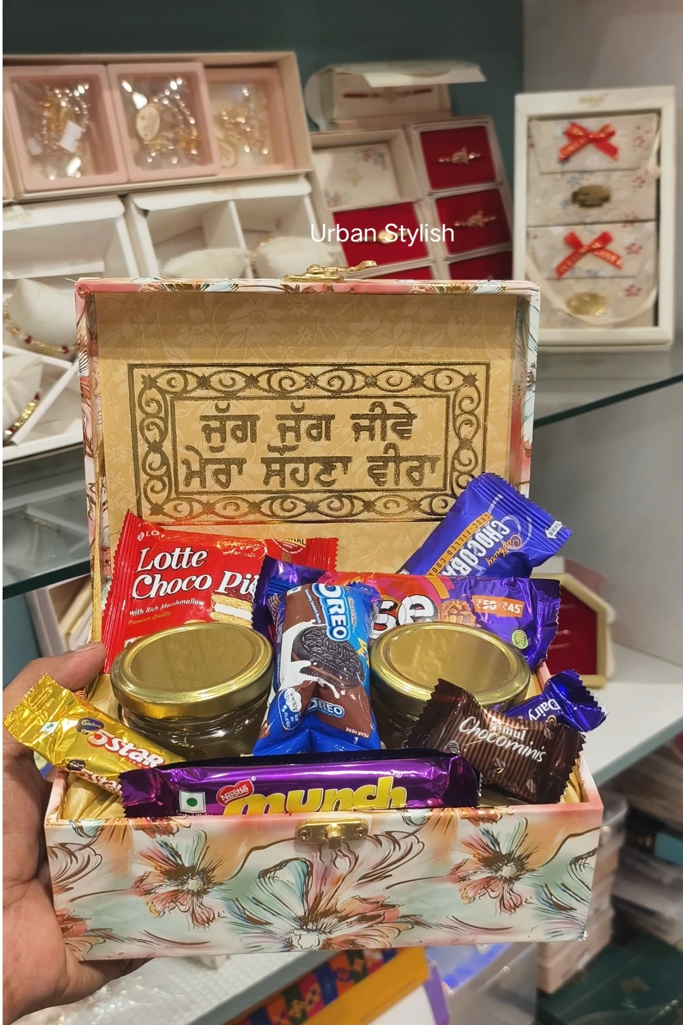 ROPE OF RELATIONSHIP RAKHI HAMPER (B1)