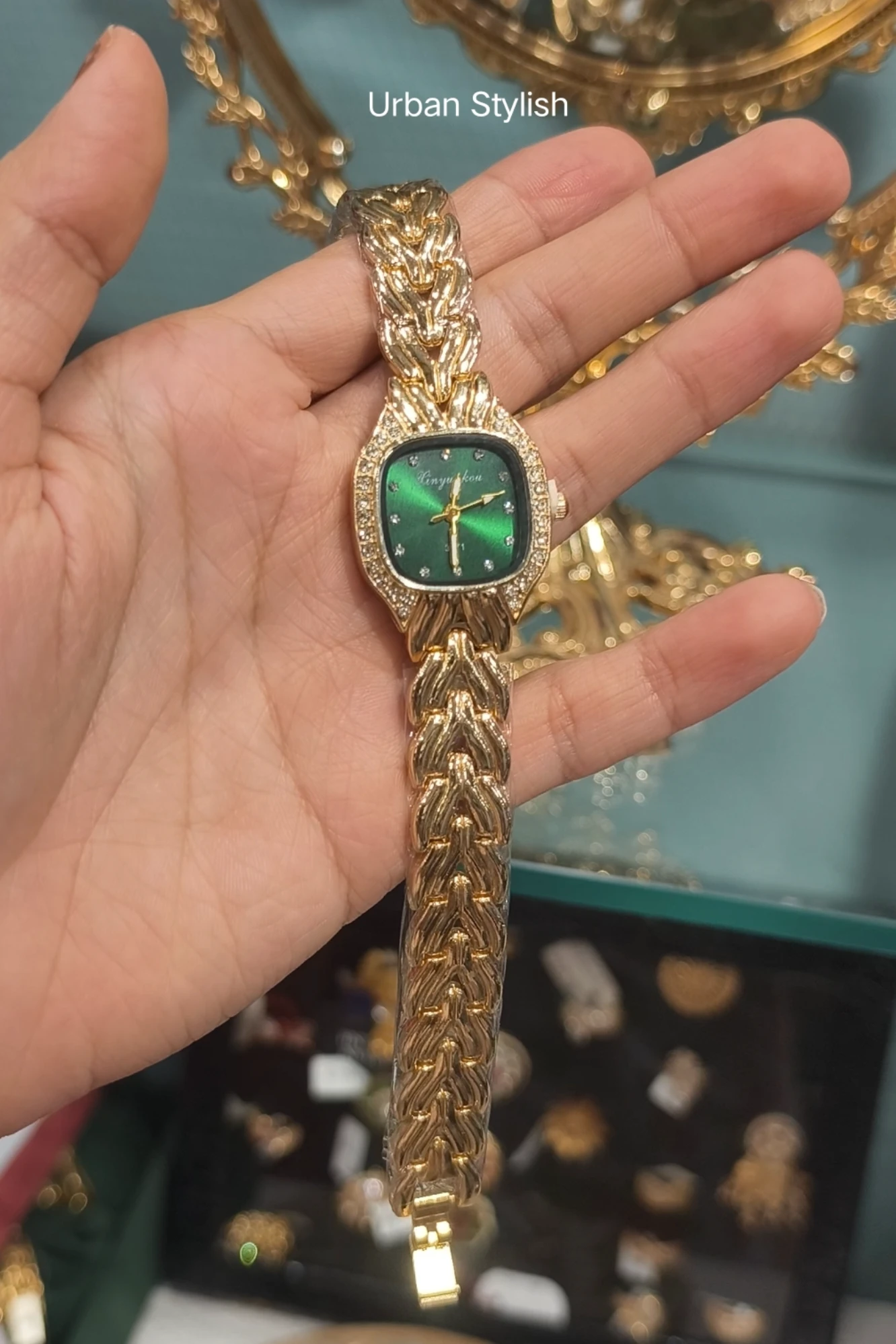 ROYAL GREEN QUEEN WATCH (16A)