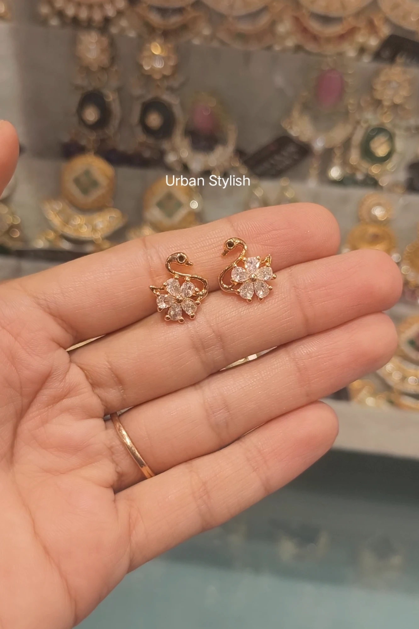 ASTIBLE AD STUDS