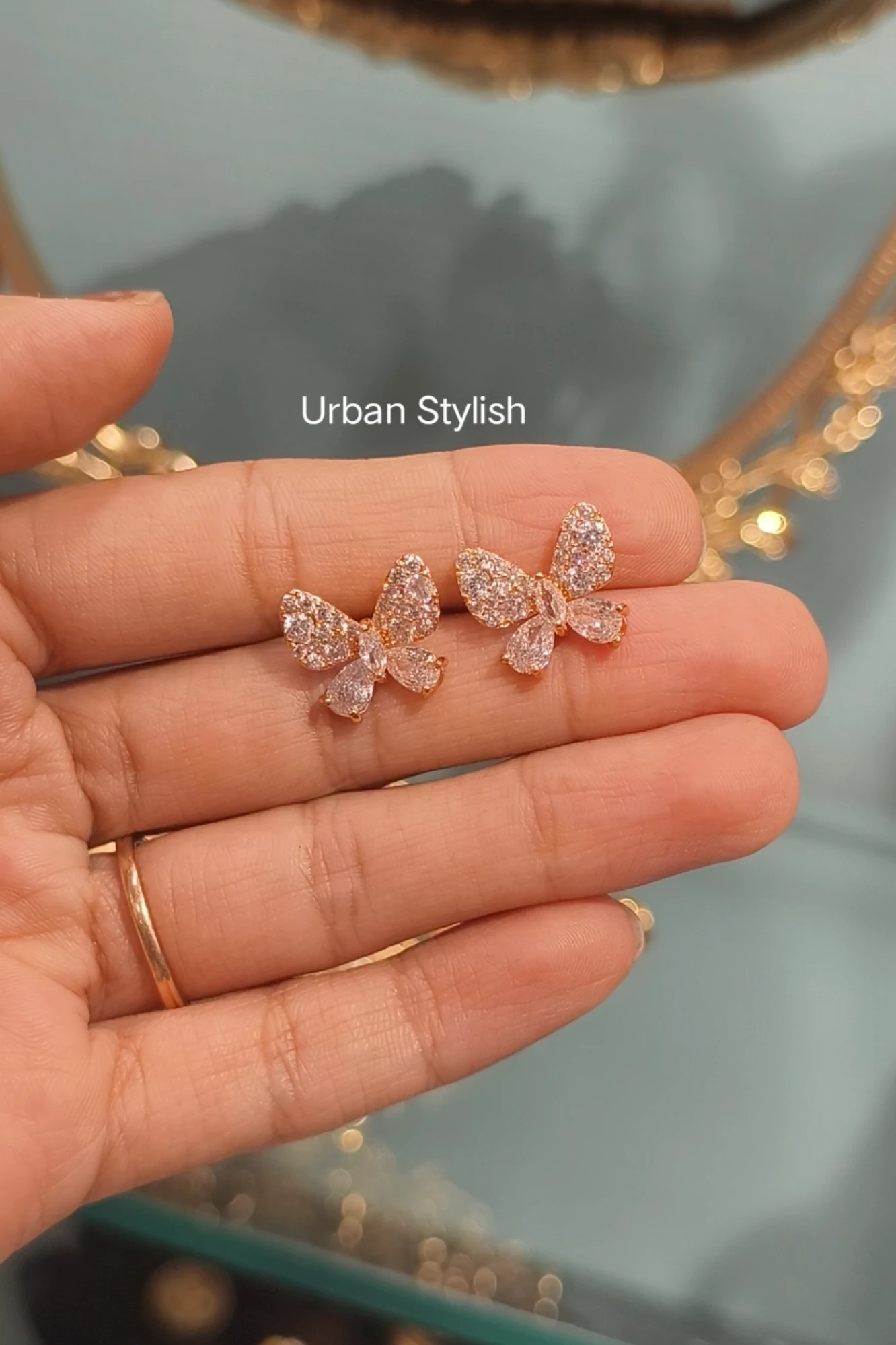 BUTTERFLY DIAMOND STUDS (6A)
