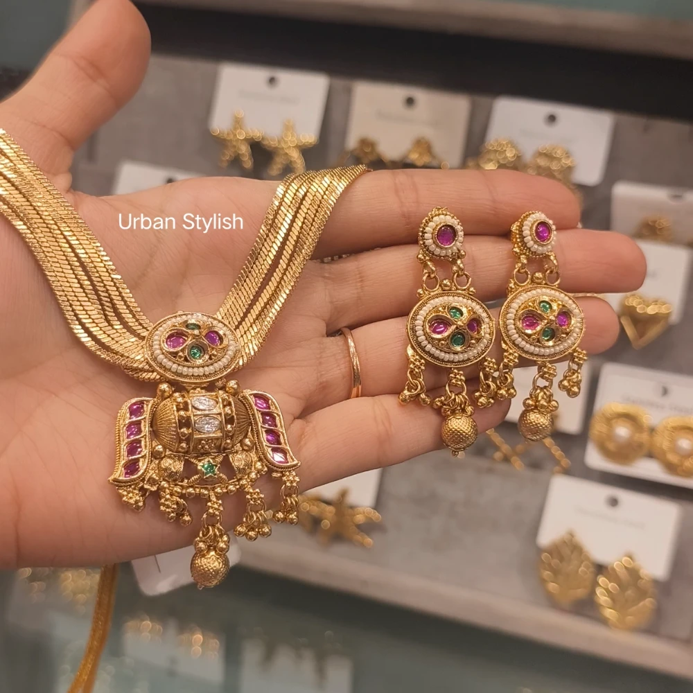 RANGRAZE RAJWADA NECKLACE WITH EARRINGS