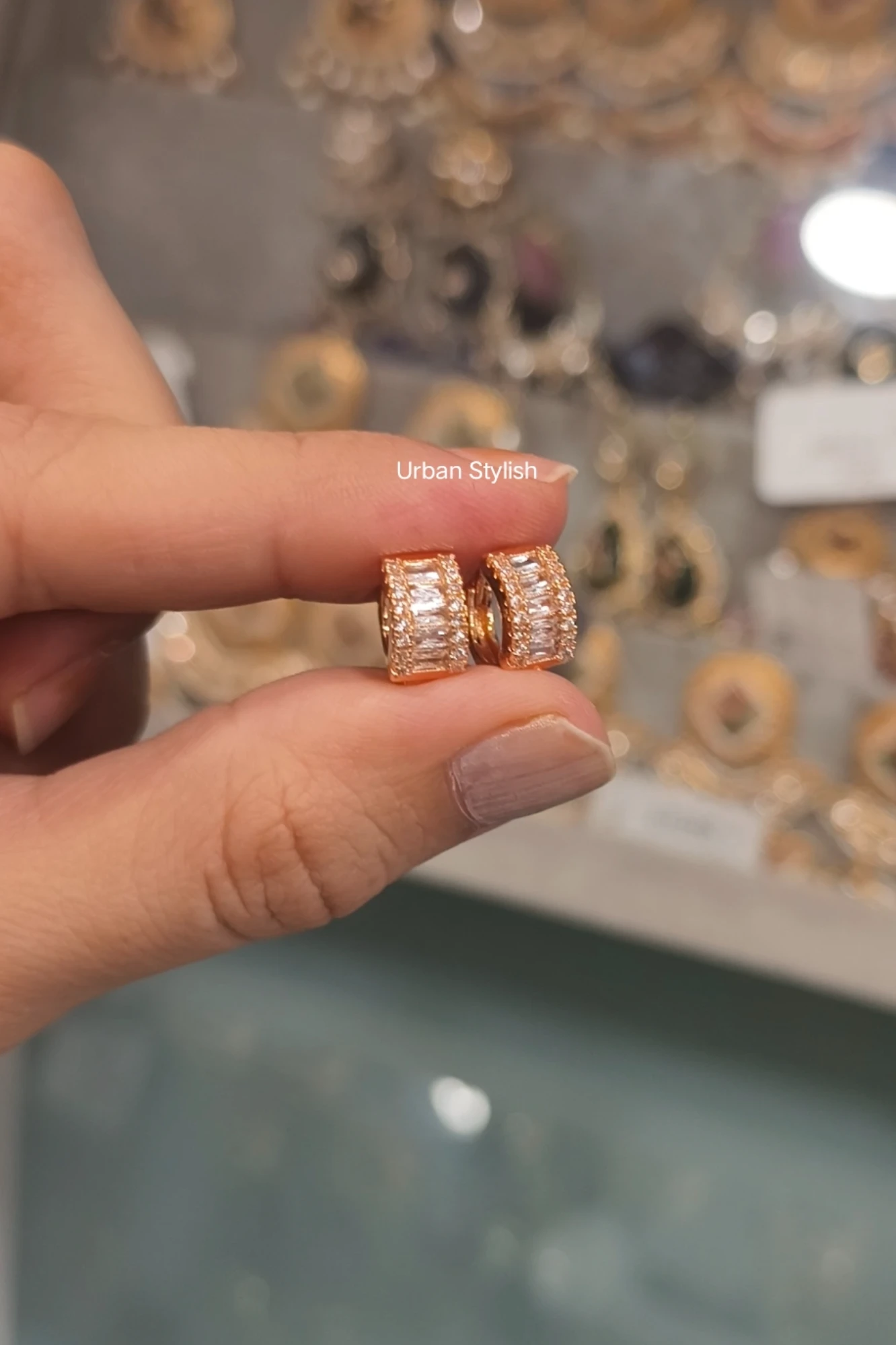 ELIZZA DAILY WEAR HOOP EARRINGS