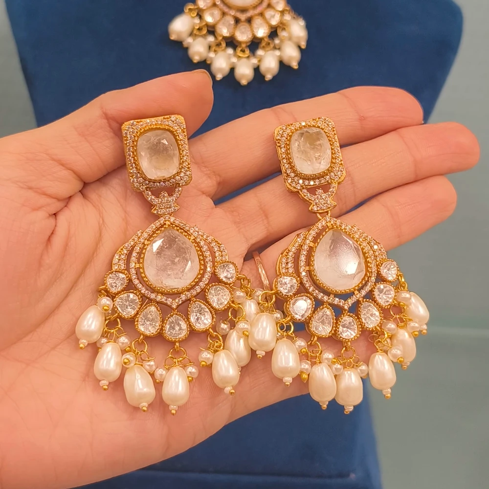 ERA WHITE MOISSANITE CHOCKER AND EARRINGS