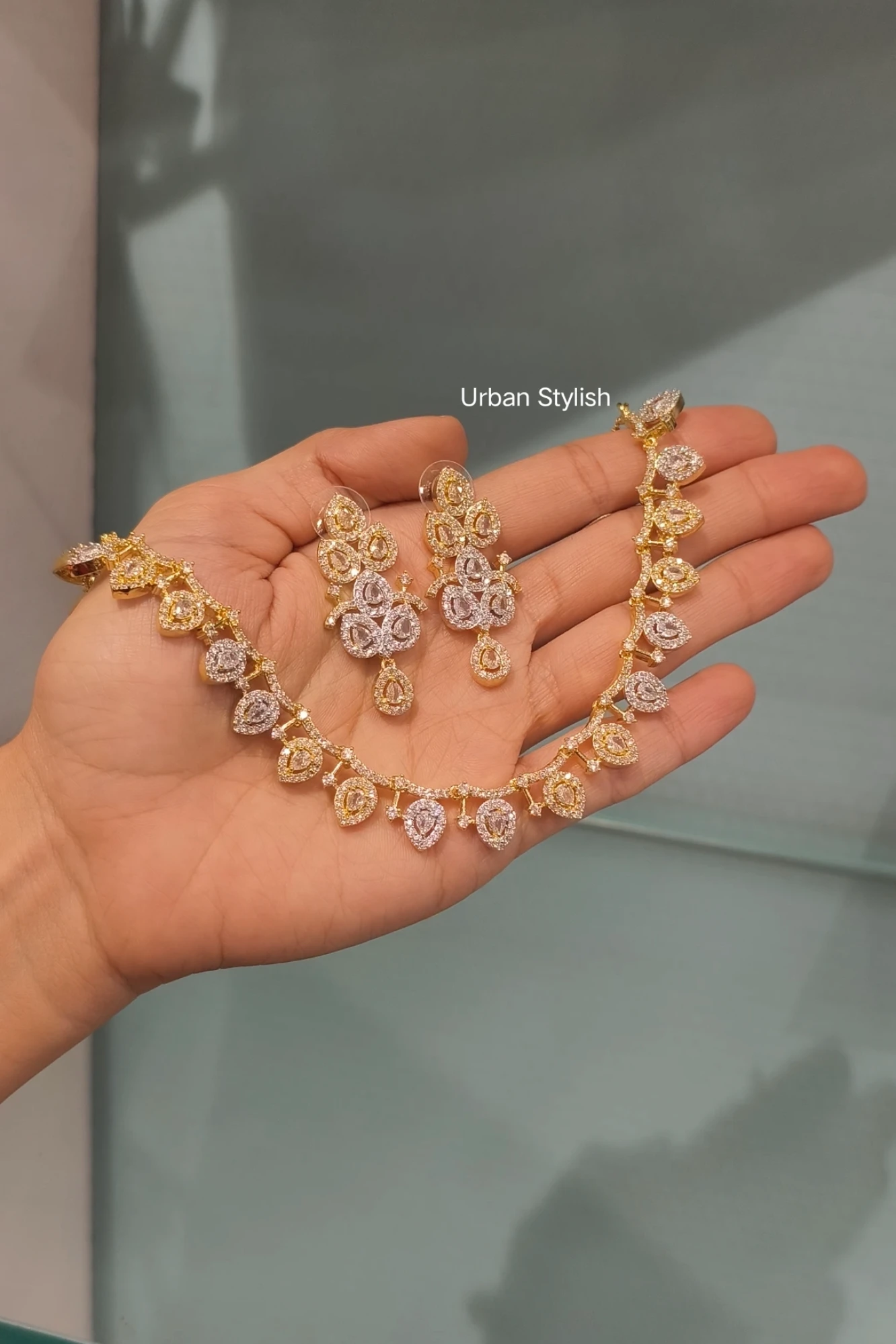 INAYA SPARKLE AD NACKLACE WITH EARRINGS