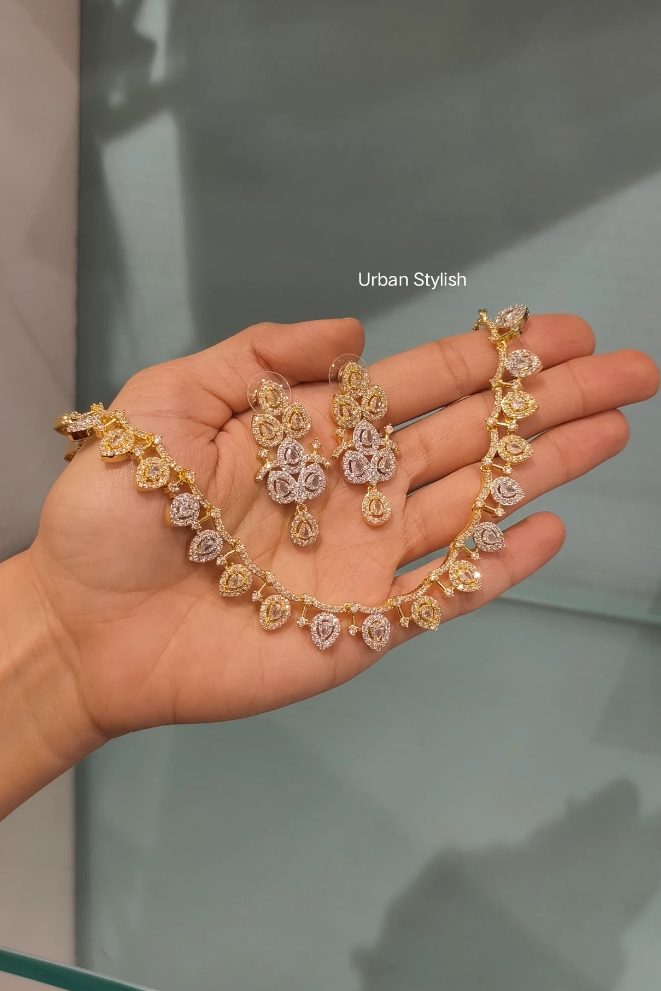 INAYA SPARKLE AD NACKLACE WITH EARRINGS
