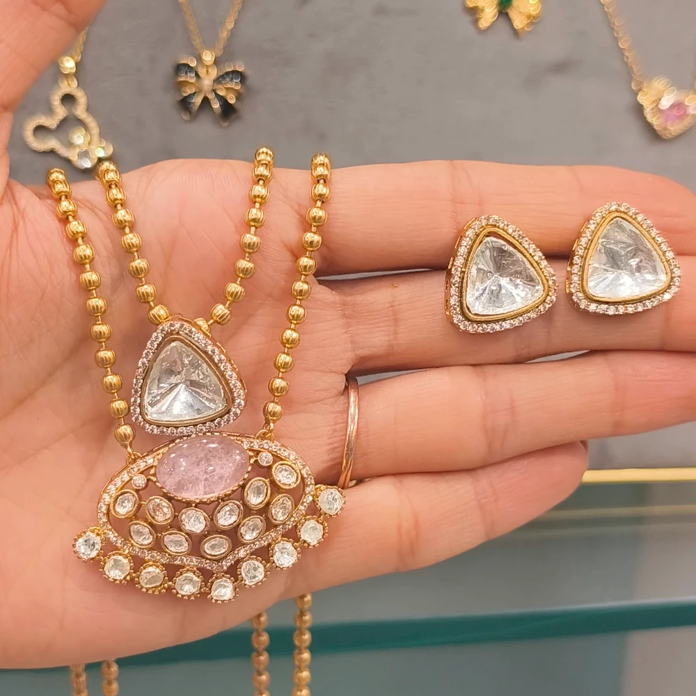 PINK MOISSANITE