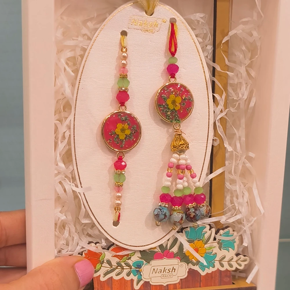 INES MINI STAND RAKHI