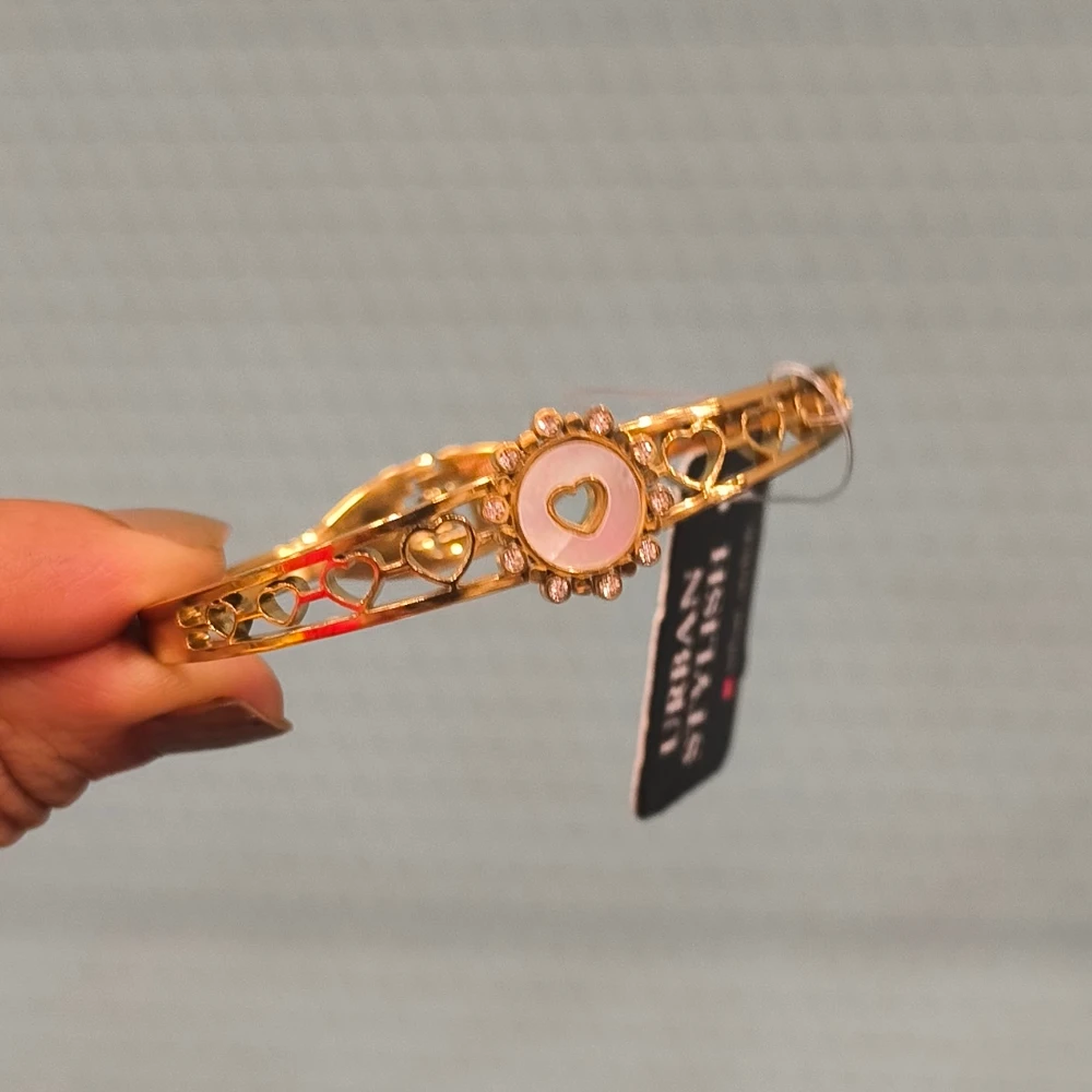 GOLDEN ROUND HEART BRACELET
