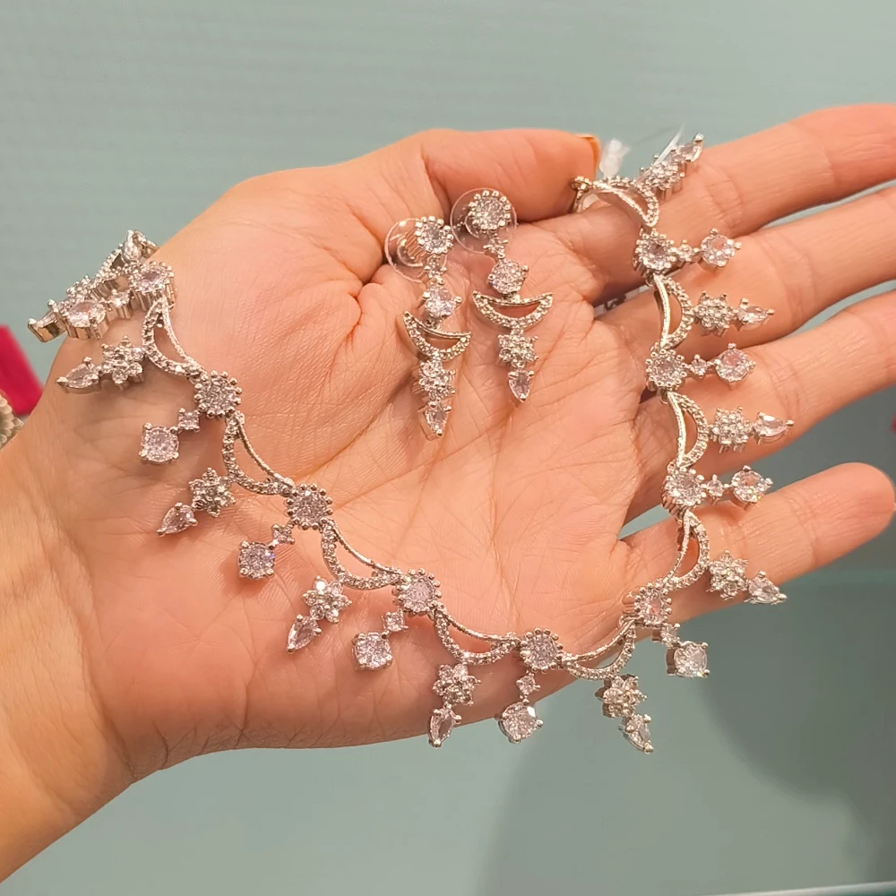 SAREEN AD NECKLACE
